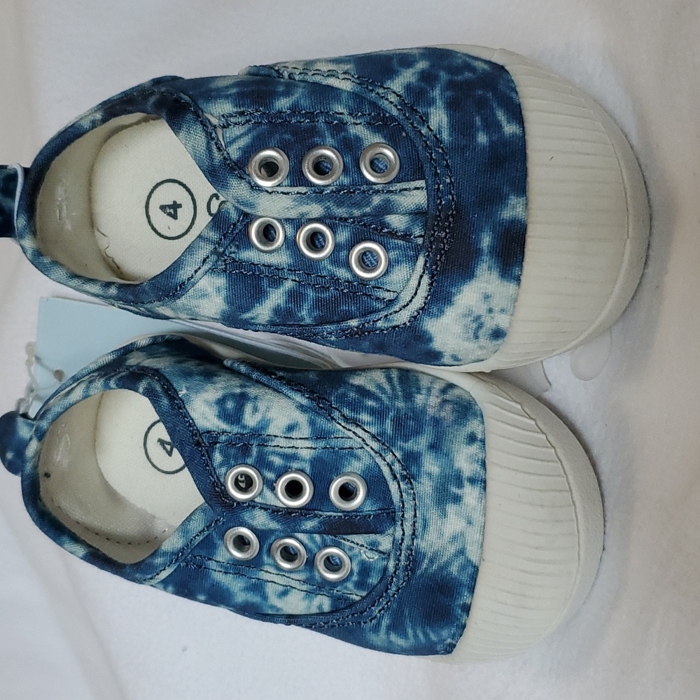 CAT AND JACK size 4 tennis shoes and size 6